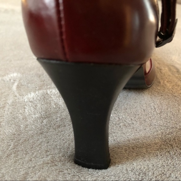 ❌SOLD❌Kenneth Cole Heels with Ankle Strap - Picture 5 of 7